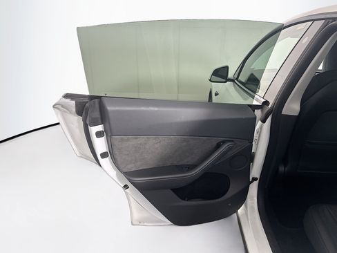 Used 2023 Tesla Model Y AWD image 25