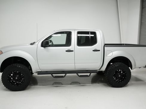 Used 2016 Nissan Frontier SV image 7