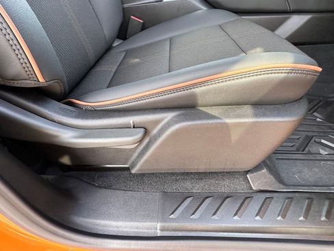 Certified 2025 GMC Canyon AT4 AWD/4WD image 12