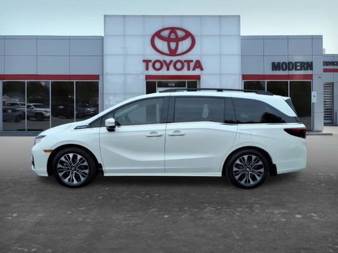 Used 2025 Honda Odyssey Elite image 3