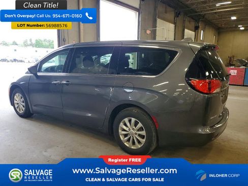 Used 2017 Chrysler Pacifica Touring w/ Tire & Wheel Group FWD image 3