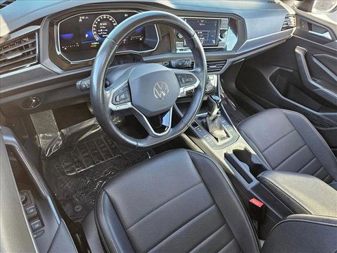 Used 2024 Volkswagen Jetta SE image 9