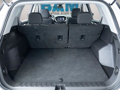 Used 2022 GMC Terrain SLE w/ Driver Convenience Package FWD image 29