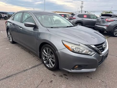 Used 2018 Nissan Altima 2.5 SR w/ SR Special Edition FWD image 3