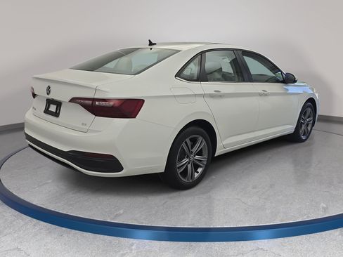Certified 2023 Volkswagen Jetta SE FWD image 5