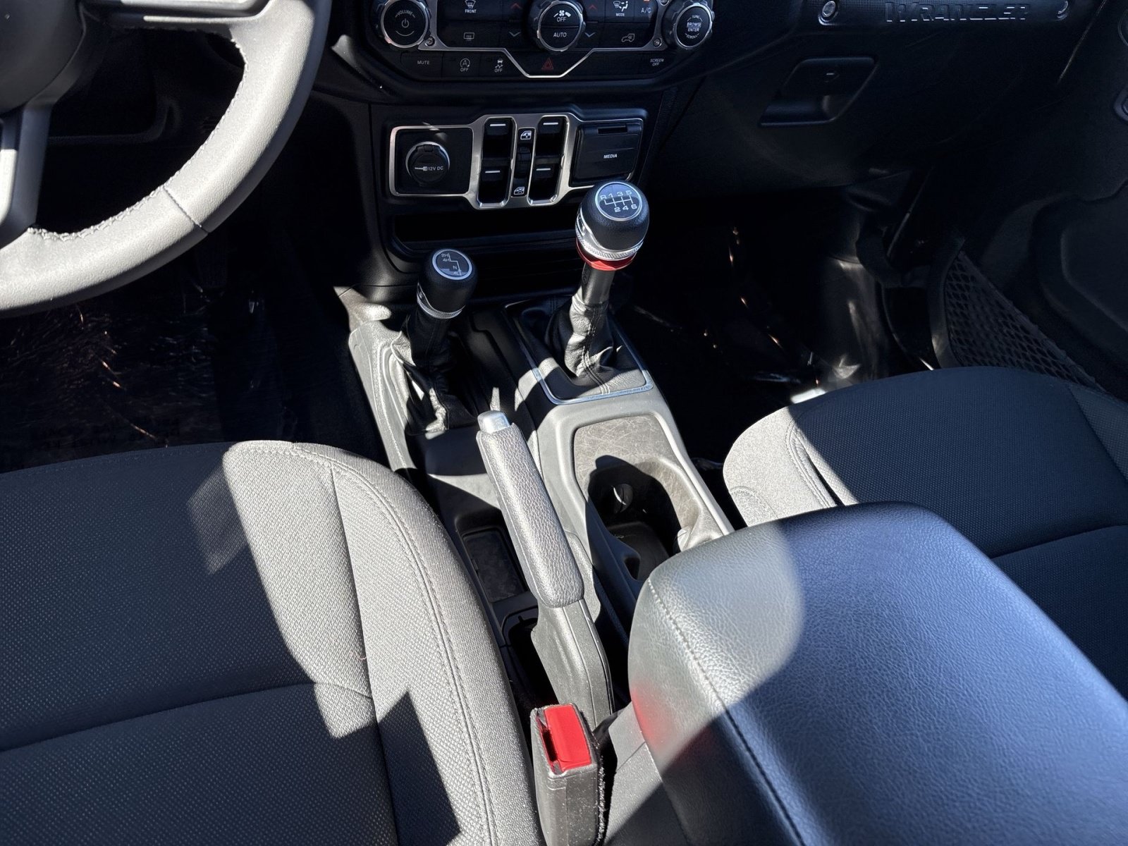 Used 2023 Jeep Wrangler Unlimited Sport AWD/4WD image 21