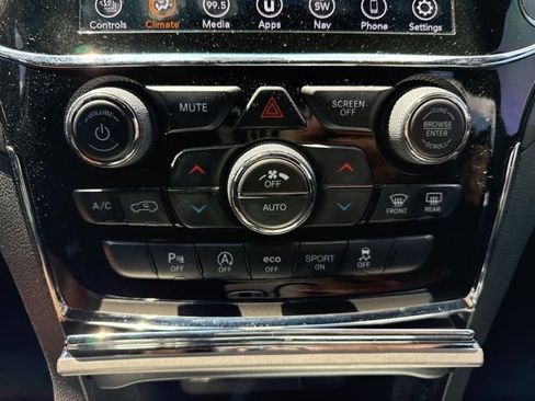 Used 2021 Jeep Grand Cherokee Laredo X AWD/4WD image 14