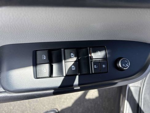 Used 2019 Toyota Highlander SE FWD image 15