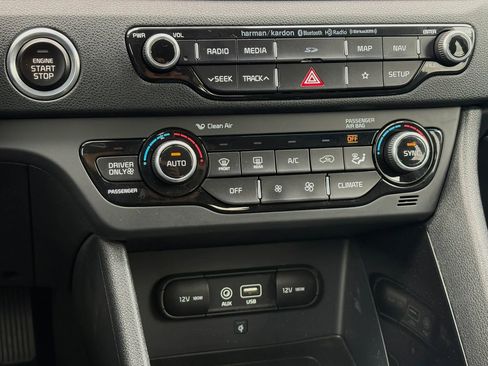 Used 2018 Kia Niro EX Premium image 19