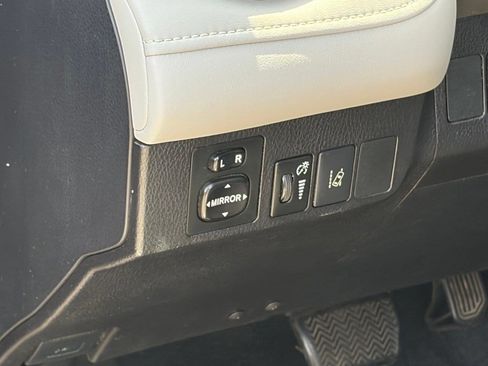 Used 2018 Toyota RAV4 Limited w/ Protection Package FWD image 7