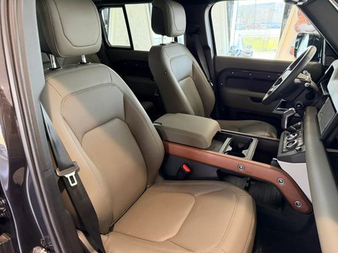 Used 2024 Land Rover Defender 110 X-Dynamic SE image 25