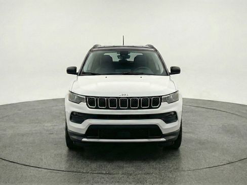 Used 2025 Jeep Compass Limited AWD/4WD image 2