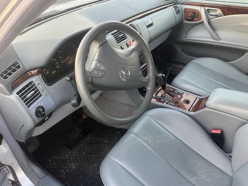 Used 2001 Mercedes-Benz E 320 4MATIC Wagon image 10