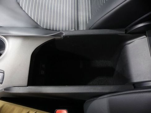Used 2022 Toyota Camry SE w/ Carpet Mat Package (TMS) AWD/4WD image 30
