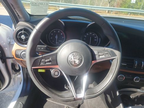 Used 2018 Alfa Romeo Giulia AWD image 15