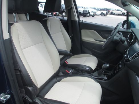 Used 2020 Buick Encore Preferred FWD image 18