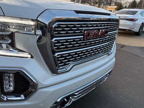 Used 2022 GMC Sierra 1500 Denali w/ Denali Premium Package image 8