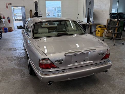 Used 2001 Jaguar XJ Vanden Plas RWD image 5