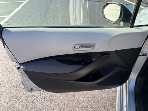 Used 2025 Toyota Corolla LE FWD image 17