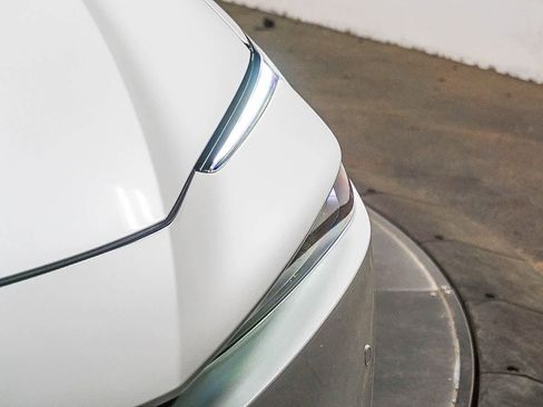 Used 2026 Toyota Prius Plug-In Hybrid image 4