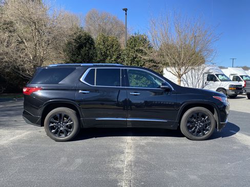 Used 2021 Chevrolet Traverse Premier image 10