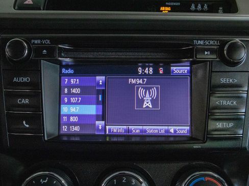 Used 2018 Toyota RAV4 LE FWD image 8