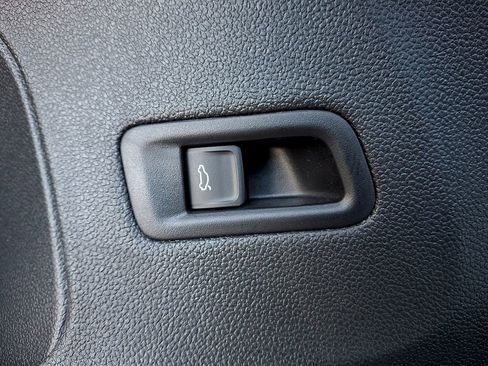 Used 2024 Volkswagen Atlas Cross Sport SE image 22