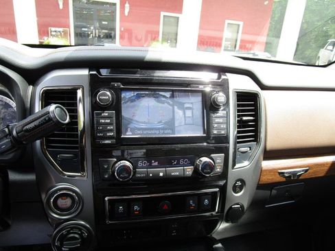 Used 2018 Nissan Titan Platinum Reserve AWD/4WD image 15