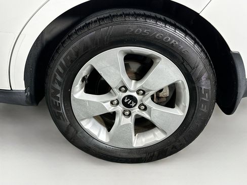 Used 2017 Kia Soul image 11