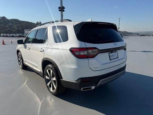 Used 2025 Honda Pilot Elite image 5