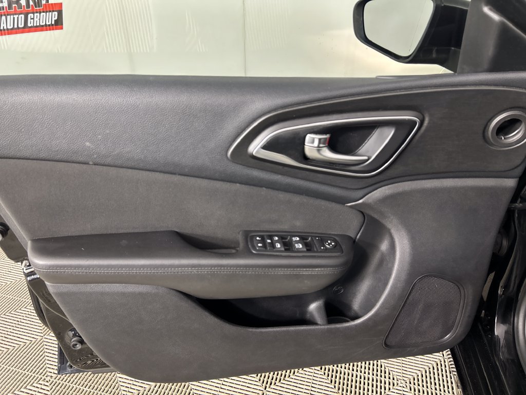 Used 2016 Chrysler 200 Limited w/ Convenience Group FWD image 11