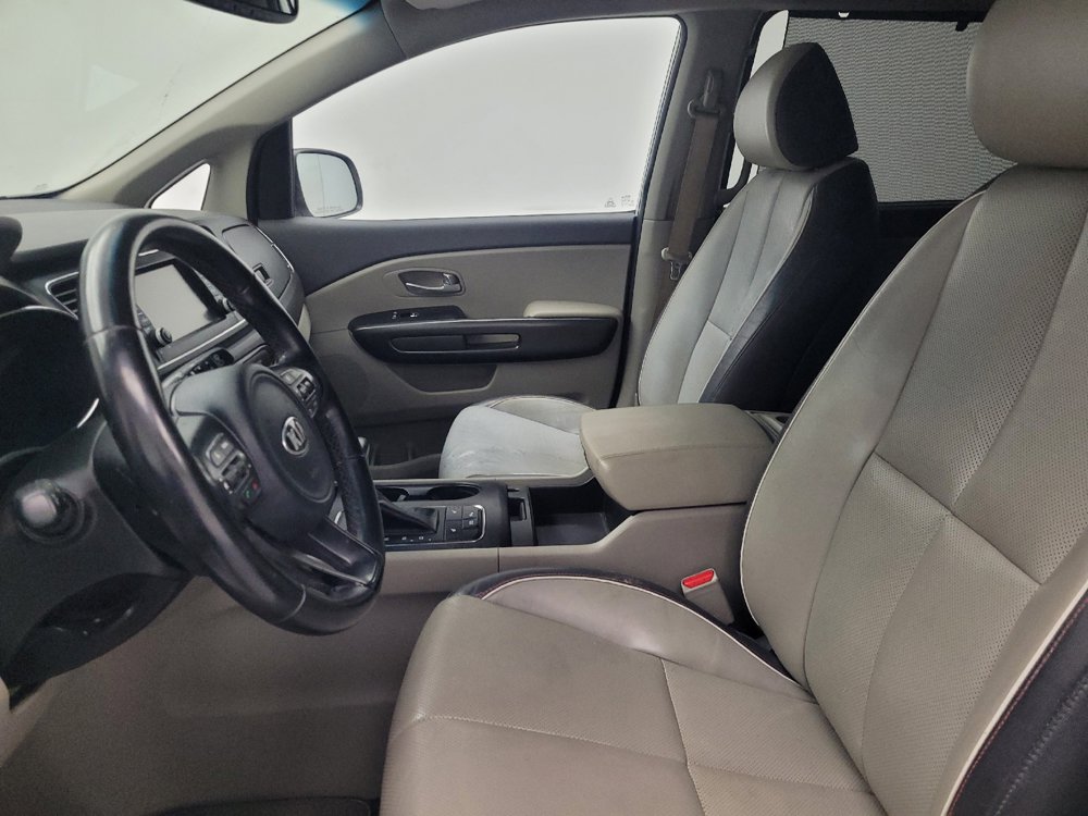 Used 2017 Kia Sedona LX w/ LX Essentials Premium Package FWD image 17