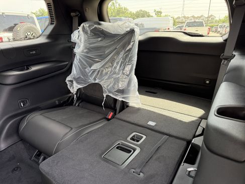 New 2025 Jeep Grand Cherokee L Altitude image 16