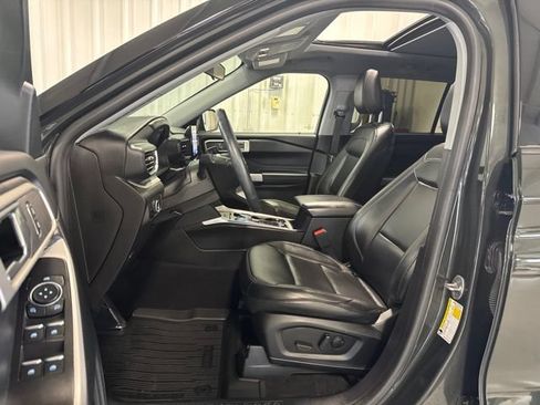 Used 2022 Ford Explorer XLT w/ Equipment Group 202A AWD/4WD image 46