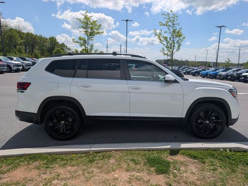 Used 2023 Volkswagen Atlas SE w/ Black Wheel Package AWD/4WD image 6