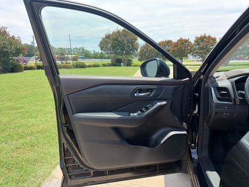 Certified 2023 Nissan Rogue SV w/ SV Premium B Package AWD/4WD image 9