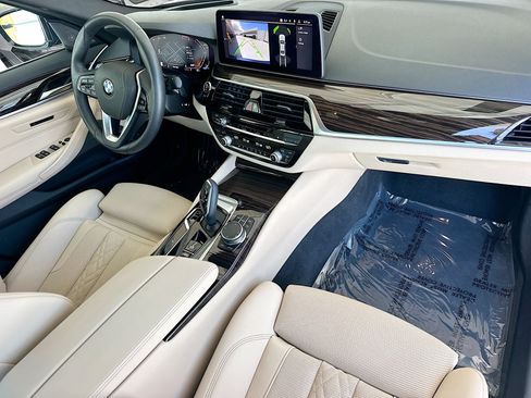 Used 2023 BMW 530i w/ Premium Package RWD image 27