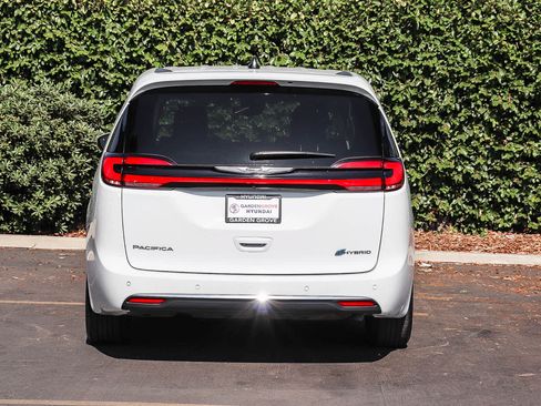 Used 2023 Chrysler Pacifica Touring-L FWD image 7