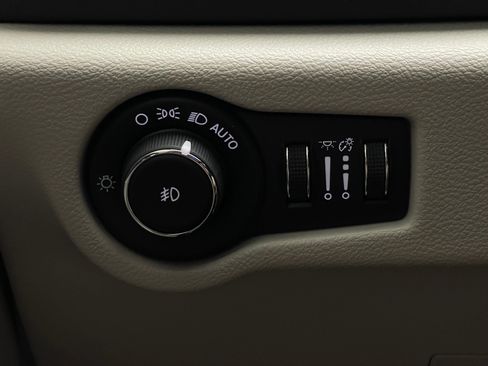 Used 2022 Chrysler Pacifica Touring-L FWD image 23