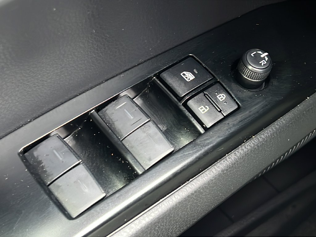 Used 2025 Toyota Camry SE FWD image 18