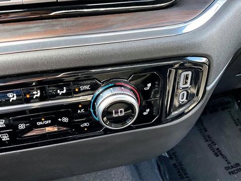 Used 2025 GMC Sierra 1500 SLT image 16