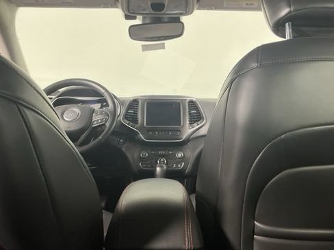 Used 2019 Jeep Cherokee Trailhawk AWD/4WD image 10