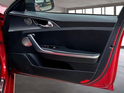 Used 2018 Kia Stinger GT2 image 23