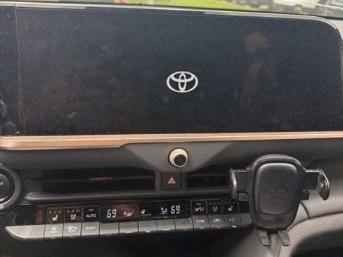 Used 2024 Toyota Crown Platinum AWD/4WD image 5
