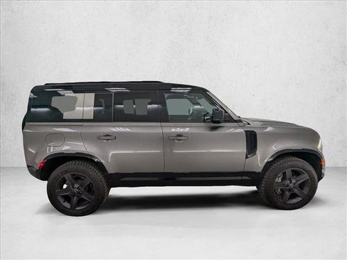 Used 2025 Land Rover Defender 110 X-Dynamic SE image 4