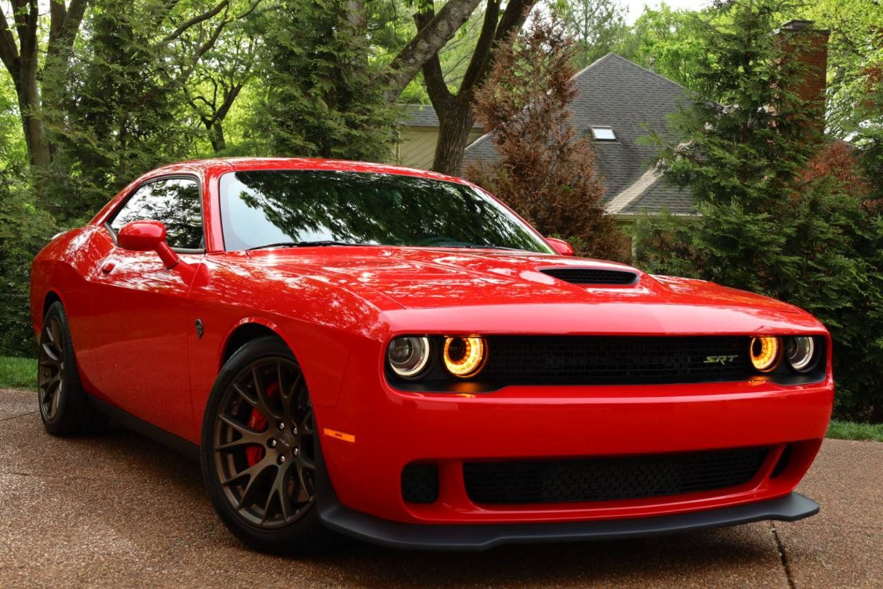 Used 2017 Dodge Challenger SRT Hellcat RWD image 3