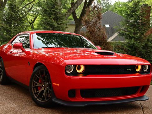Used 2017 Dodge Challenger SRT Hellcat RWD image 3