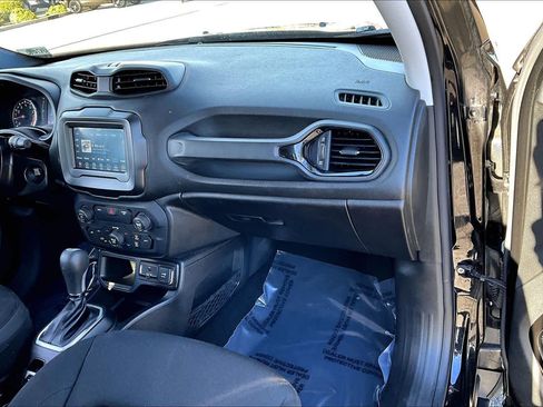 Used 2019 Jeep Renegade Altitude w/ Quick Order Package 2XM image 18