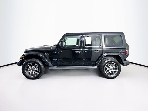 Used 2024 Jeep Wrangler Unlimited w/ Convenience Group AWD/4WD image 4