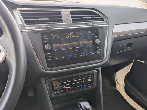 Used 2024 Volkswagen Tiguan SE image 44